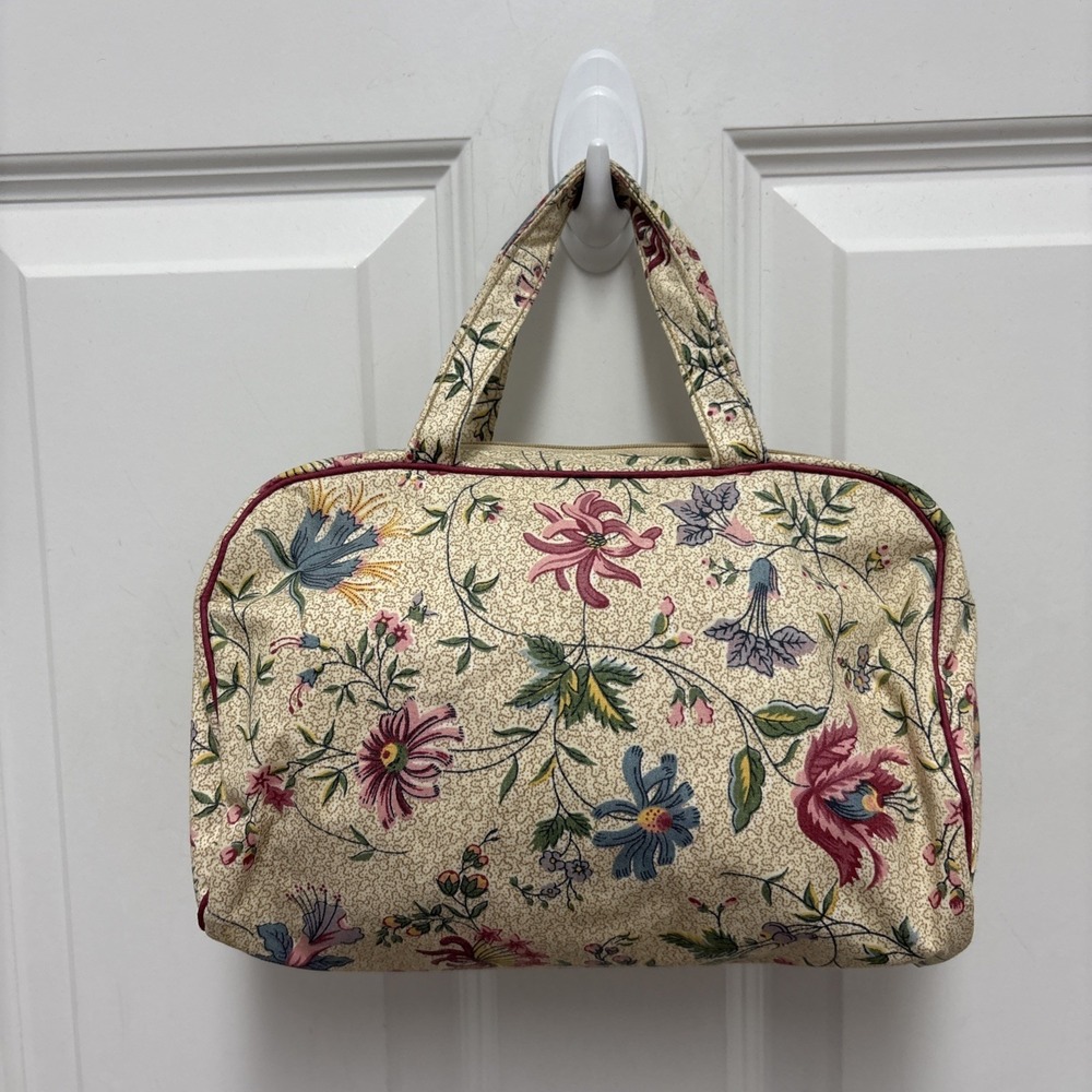 Vintage Cottagecore Floral Travel Cosmetics Bag‎ Clean Pink Interior Top Zip